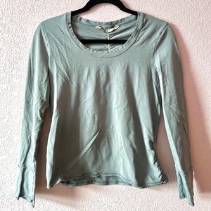 Athleta long sleeve shirt yoga wellness workout top women’s size large